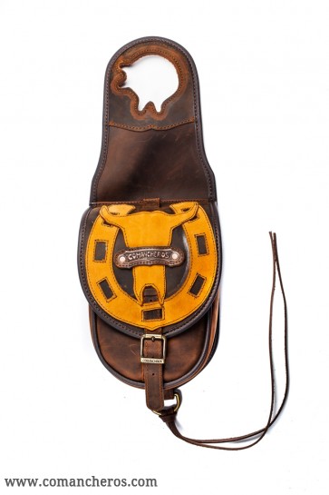 Front saddle bag in leather with horseshoe