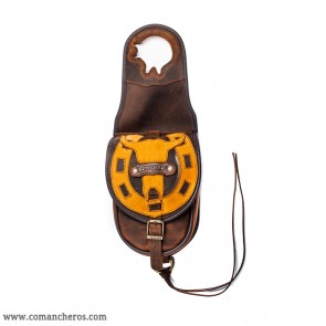 Front saddle bag with horseshoe